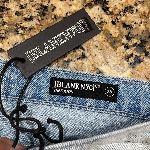 Blank NYC The Fulton Roll Up Midrise Shorts NWT Light Wash - Picture 6 of 9